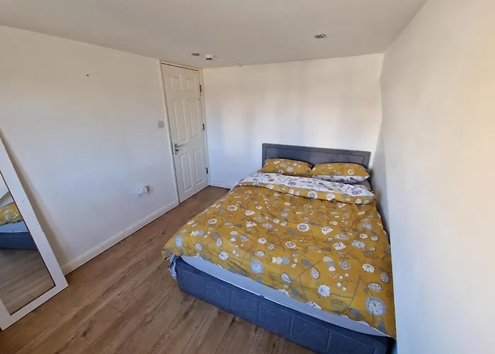 Mile End Budget Guesthouse